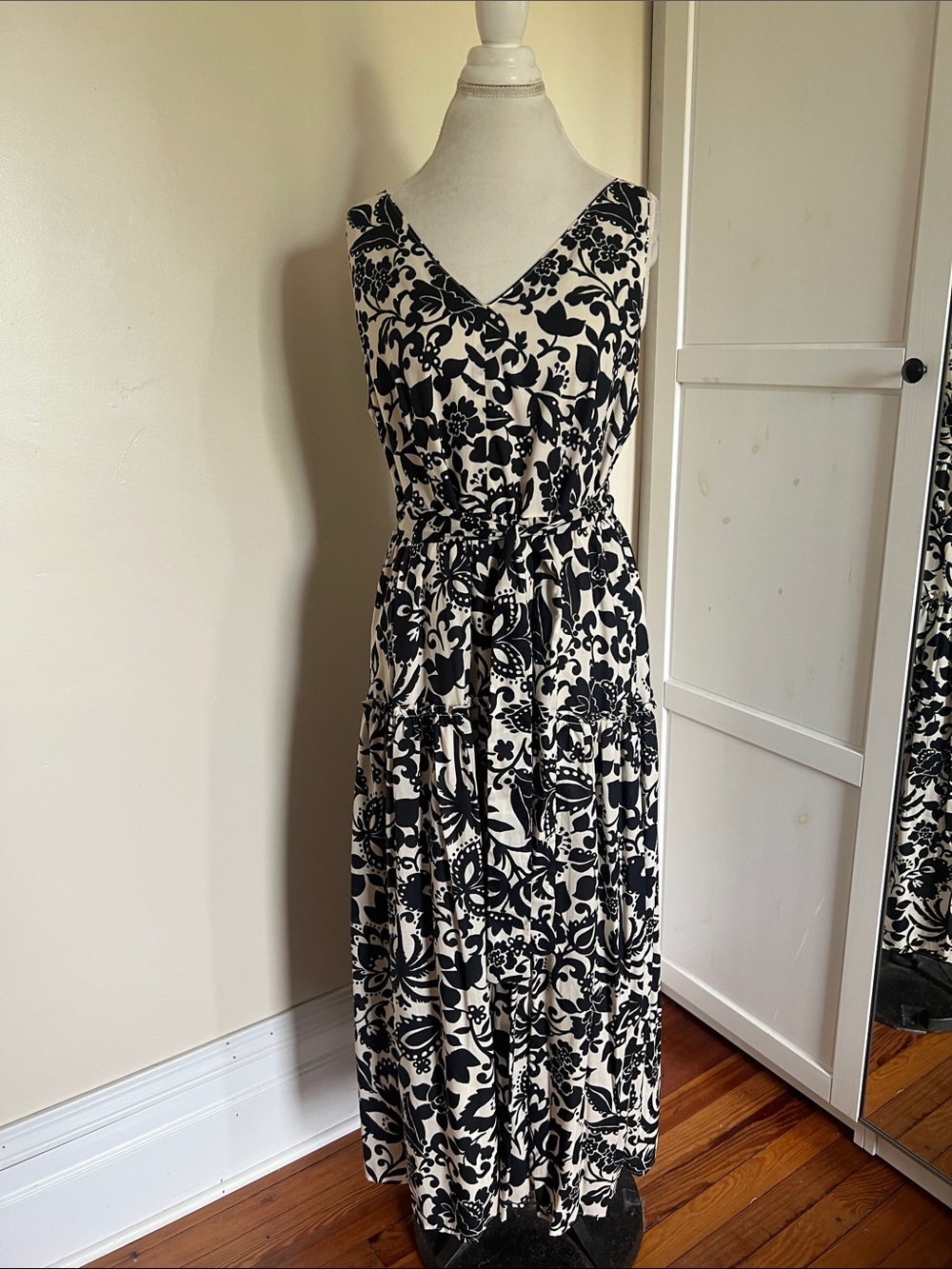 Ann Taylor Black Cream Floral Midi Dress Size 12 Linen Blend Tiered Belted VNeck